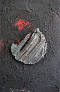 Sole nero , 2011, ferro ossido di ferro, carbone, sabbia di vulcano, rosso di cadmio su carta applicata su lamiera, 110x70 cm